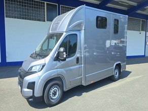 Pferdetransporter für 2 Pferde / Transporter / LKW für Pferde Pferdeanhänger