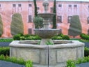 Brunnen, Steinbrunnen, Dorfbrunnen, Marktplatzbrunnen, Dorfplatzbrunnen, Dekoration, Event