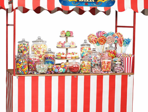 Candybar im nostalgischen Rot-Weiß-Stand mieten
