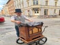 Drehorgelspieler mit Leierkasten zum Empfang oder musikalischen Unterhaltung - Galerie - Bild 2