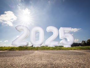 Aufblasbare Zahlen 2025 in 3 Metern für Bühne oder Silvesterfeier und Events in 2025 in weiß und mit Beleuchtung