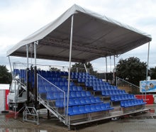 mobile-stand-122C  die kostengünstige Profitribüne für Ihr Event  - Trailertribüne mit 122 Einzelsitzplätzen  Breite 8,50m  Tiefe: 6,30m  Höhe: 4,90m