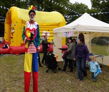 Stelzenläufer,Luftballonkünstler,Luftballontiere, Luftballon - Weitflug Wettbewerb,Kinderschminken