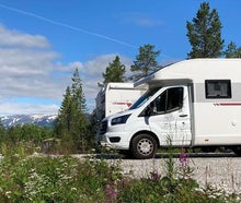 KATEGORIE 2.1 - Roller Team Kronos 287 Face-To-Face Teilintegriert mit Hubbett - 4 Schlafplätze, 4 Mitfahrplätze