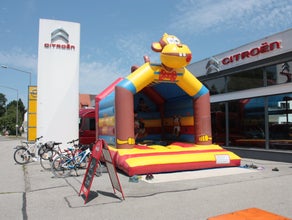 Hüpfburg Affe