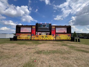 mobile Bühnen aus Containern