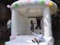 Hüpfburg weiß 3x4x4,5m, für Hochzeiten, Geburtstage und Familienfeste - Galerie - Bild 2
