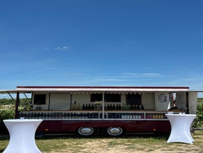 Schankwagen mit Kühlung für Wein und Spüler**Oldtimer-Schankwagen / Weinbar mieten