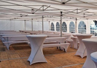 XL KOMPLETT ANGEBOT Für 96 Personen Partyzelt 6 x 12 m inkl. Zeltboden, 12 Bierzeltgarnituren + Hussen  mieten