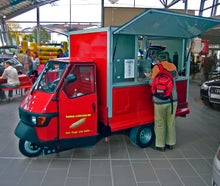 Hot dog, Pulled Pork, Food Truck - Catering Piaggio Dreirad Hinkucker!!