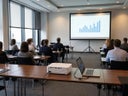 Präsentationstechnik mieten ab 89 €: Beamer, Leinwand, Mikrofon und Rednerpult für Seminar und Tagung ✓ kautionsfrei - Galerie - Bild 1