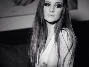 Stripperin Maxime für Junggesellenabschiede buchen