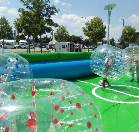 Bubble Soccer mieten für sportlichen Spaß und Unterhaltung | Erento.com