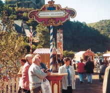 Nostalgie Maibaum mit Stehtisch