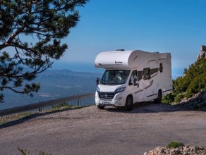 Rimor Katamarano 9 - Alkoven-Camper mit Platz für große Familien