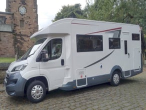 2025 Roller Team 707 Automatik – Die erste Wahl für Familien. Großes, offenes Raumkonzept. Fahrbar mit dem normalen britischen PKW-Führerschein.