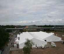 Festzelt 25m x 60m weiß mit 50% Sprossenfenster