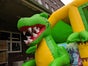 XXL Hüpfburg "Dino" mieten inkl. Rutsche (5 x 5,3 m) – Das Event-Highlight - Galerie - Bild 3