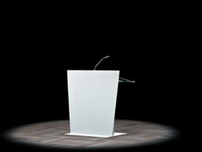 .ORA. exklusives Rednerpult aus Stahl mit Mikrofonierung