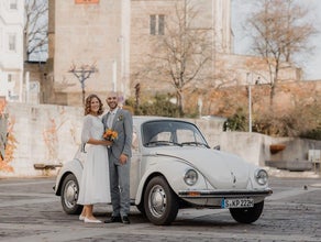 Weißen VW Käfer Oldtimer aus den 70ern als Hochzeitsauto mieten. Selbstfahrer oder mit Chauffeur!