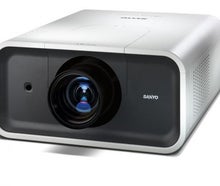 Hochleistungs-Beamer HDMI und VGA - Sanyo PLC XP 100L · 6500 Lumen inklusive Standardoptik