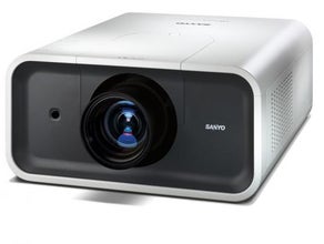 Hochleistungs-Beamer HDMI und VGA - Sanyo PLC XP 100L · 6500 Lumen inklusive Standardoptik