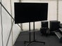 Fernseher mieten (ab € 99): 40-65 Zoll Samsung 4K & QLED ✓ Standfuß inkl. ✓ Messe, Event & Präsentation ✓ HDMI ✓ Kautionsfrei ✓ Versichert - Galerie - Bild 4