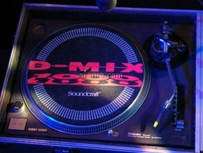 DJ Konsole - 2 x Technics 1210 MK II und DJ Mixer im Case
