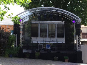 6x4m Bühne mit Prolyte Rundbogendach, transparent