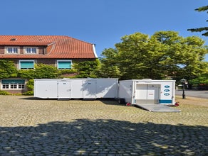 verschiedene Toilettenwagen WC Wagen, bis 1500 Gäste, auch barrierefrei rollstuhlgerecht