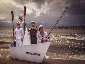 Animation Matrosen mit ihrem Papierboot