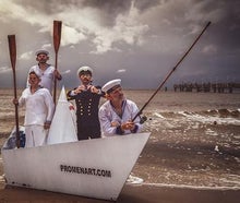 Animation Matrosen mit ihrem Papierboot