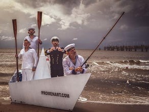 Animation Matrosen mit ihrem Papierboot