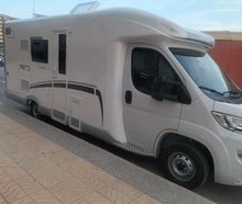 Teilintegriertes Wohnmobil mit 6 Plätzen