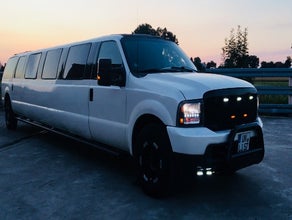 Stretchlimousine Hummer / Ford Excursion in weiß, Luxus pur, Roter Teppich und Getränke kostenlos incl.! Zudem dürfen Sie kostenlos eigene Getränke mitbringen!