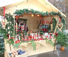 Marktstand, Verkaufsstand, Bude für Weihnachts-, Jahr- oder Wochenmärkte
