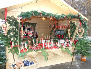 Marktstand, Verkaufsstand, Bude für Weihnachts-, Jahr- oder Wochenmärkte