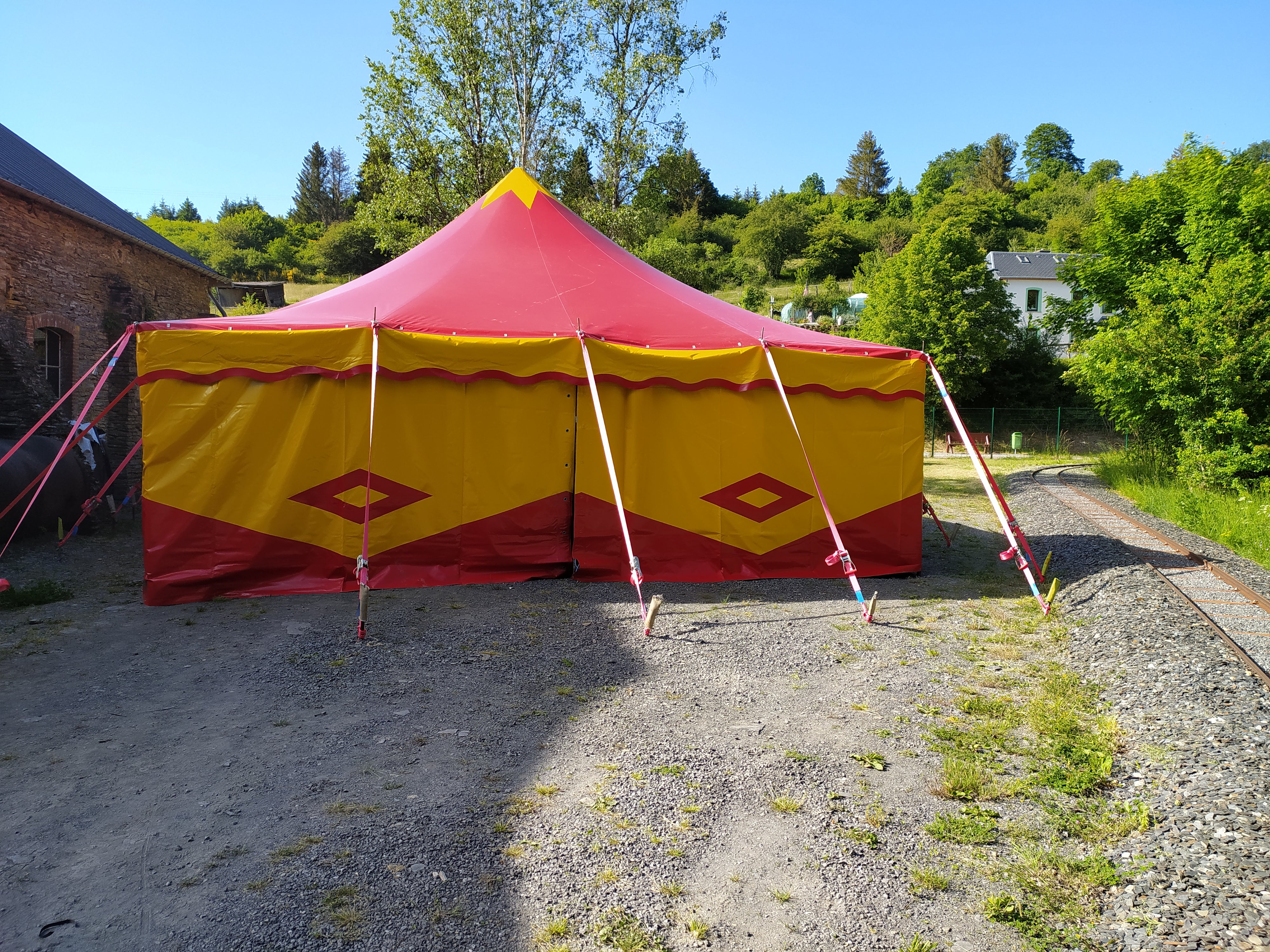 zelt mit großem vorzelt Wetterfestes und extra leichtes Pop up Familienzelt für 3 Personen Geiseltalsee Camp gesch3 Farbe:Dunkles Burgunderrot