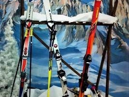 Ski Ständer, Skier, Skistöcke, Alpen, Apré Ski, Dekoration, Event, Wintersport