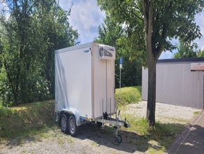 Kühlanhänger 2,7t  Kälteleistung: 1600W Strom: 900W