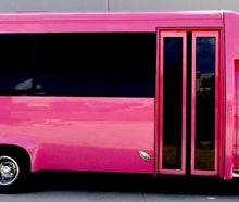 Partybus pink, Schulbus, roter Teppich und Getränke kostenlos incl., Tanzstange! Zudem dürfen Sie kostenlos eigene Getränke mitbringen!