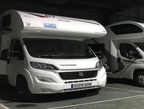 Elnagh Baron 26 G - Großer Alkoven-Camper mit Heckgarage und Platz für 6