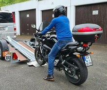Spezial hochwertiger Motorradanhänger, PKW Anhänger 750 kg, Kippbar, Blitzlader, 100 km/h Zulassung mieten Vermietung