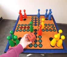 Nicht ärgern XXL / Hütchenspiel / XXL Brettspiel