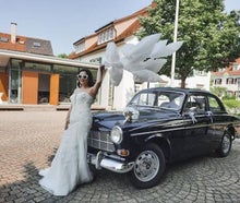 Aus den 60ern: Stilvollen schwarzen Oldtimer als Hochzeitsauto mieten. Selbstfahrer oder mit Chauffeur!