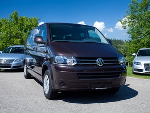 VW Bus T5 Caravelle Comfortline Langer Radstand - extra großen Kofferraum
