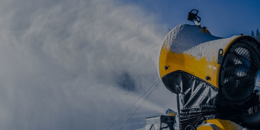 Schneekanone mieten für Schneefall und winterlichen Spaß