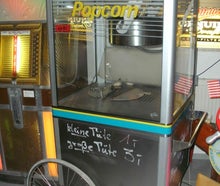 Profi-Popcornmaschine mit Fahrwagen, inkl. Zub. für 100 kl.Portionen leckeres Popcorn