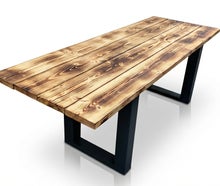 Rustikaler Holzbohlentisch, Holztisch aus alten Bohlen, hell flammbiert mieten – Vintage Banketttisch (220x80 cm) für Hochzeiten & Events