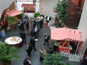 Jahrmarkstdekoration mit Markststand im nostalgischen Stil Weihnachtsmarkt